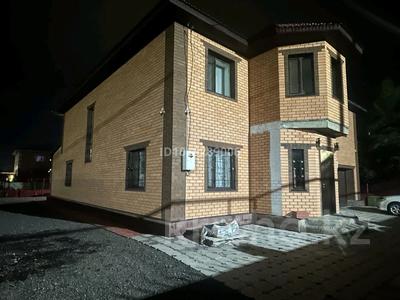Отдельный дом · 8 комнат · 400 м² · 10 сот., мкр Уркер, Мкр Уркер, район 69-ой школы за 300 млн ₸ в Астане, Нура р-н