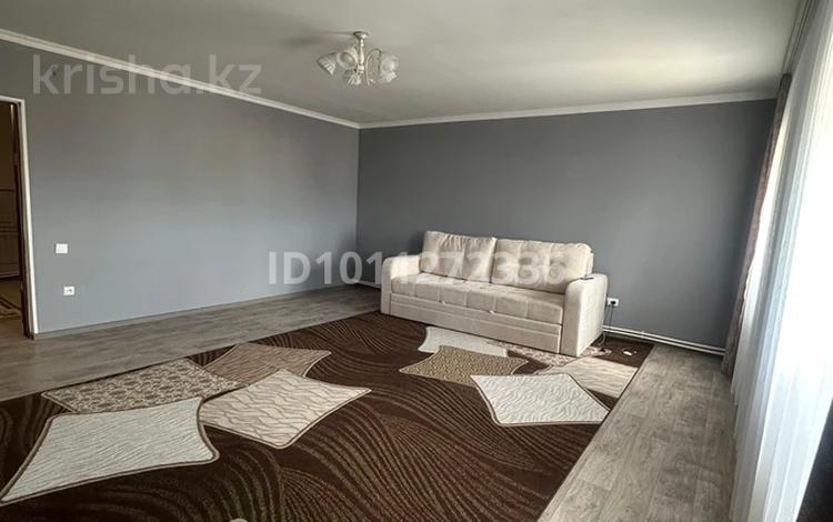 2-комнатная квартира · 90 м² · 5/5 этаж, мкр 8, Сазда 39 Е — Газизы Жубанова 39 Е за 20 млн ₸ в Актобе — фото 2