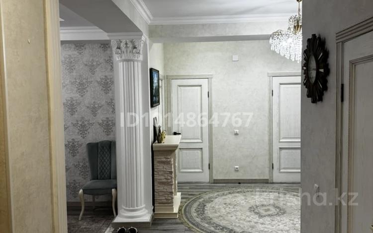 3-комнатная квартира · 110 м² · 12/20 этаж, 17-й мкр 5 за 47 млн ₸ в Актау — фото 2