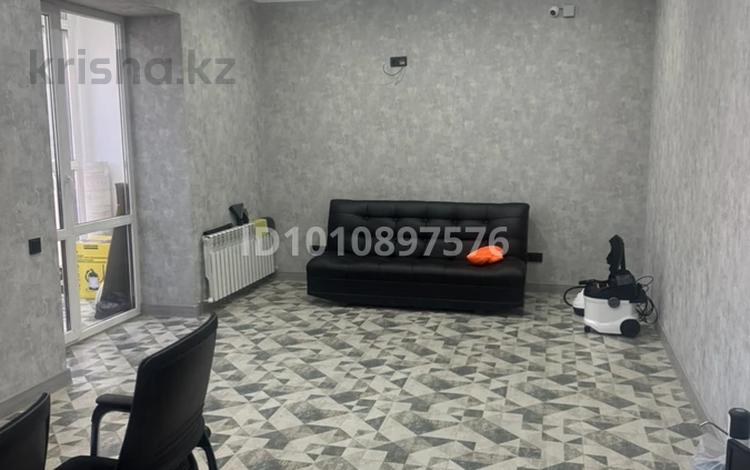 1-бөлмелі пәтер · 43 м² · 1/9 қабат, мкр Юго-Восток, Муканова 55/2, бағасы: 18 млн ₸ в Караганде, Казыбек би р-н — фото 2
