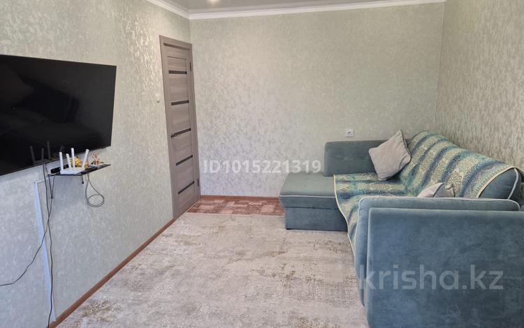 2-комнатная квартира · 54 м² · 4/5 этаж, мкр 4 14 за 19.5 млн ₸ в Уральске — фото 2