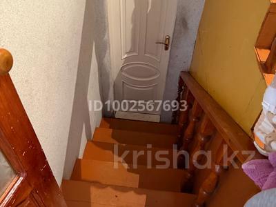 Отдельный дом · 8 комнат · 273 м² · 10 сот., Конституция 11 — Рядом Саяхат за 40 млн 〒 в Бишкуле