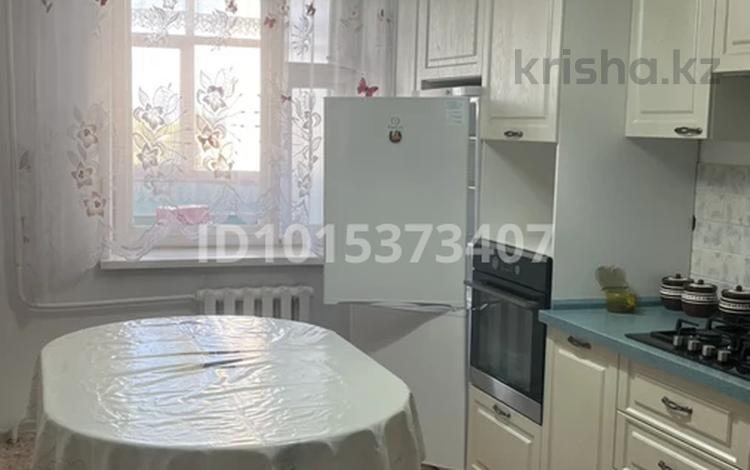 2-комнатная квартира · 60 м² · 8/10 этаж, мкр 4, Жамбыл 40/1 — Автопарк, променад за 150 000 ₸ в Уральске — фото 2