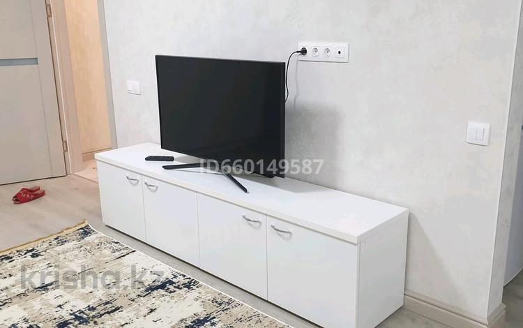 1-комнатная квартира · 43 м² · 6/10 этаж, мкр Нурсая 14 за 220 000 ₸ в Атырау — фото 2