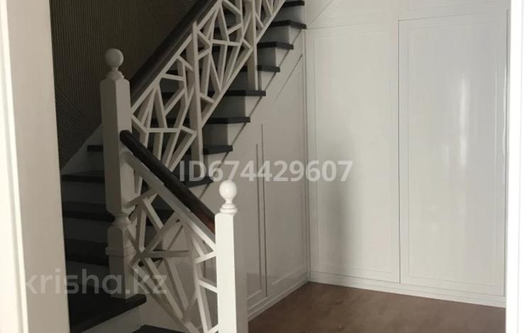 Отдельный дом · 4 комнаты · 240 м² · 5 сот., Улы дала 68 — Мангилик Ел за 1 млн 〒 в Астане, Есильский р-н — фото 4