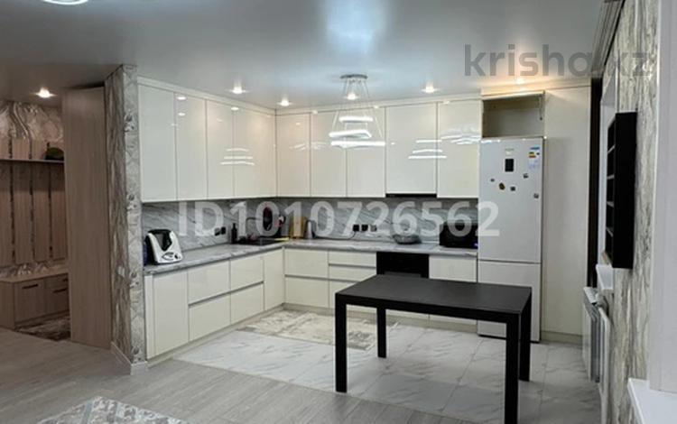 2-бөлмелі пәтер · 57 м² · 3/3 қабат, Алтын Дала 11А — 28 школа, садик Ақ қайын, бағасы: 32 млн 〒 в Петропавловске — фото 2