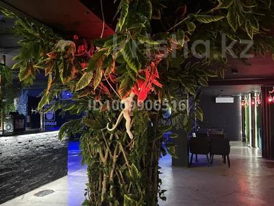 Твой готовый бизнес в ночной индустрии- заходи и зарабатывай · 400 м², бағасы: 4 млн ₸ в Караганде, Казыбек би р-н
