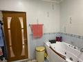 3-бөлмелі пәтер · 72 м² · 3/5 қабат, 28-й мкр 9 — Позади супермаркета Аман, рядом Метрополис. Садик и школа в 3 минутах ходьбы, Поблизости так же находится заправка, рестораны, мойка, супермаркет. Центр города, бағасы: 19.5 млн ₸ в Актау — фото 3