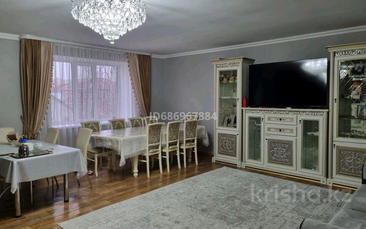 4-комнатная квартира, 130 м², 2/9 этаж, мкр 12 22