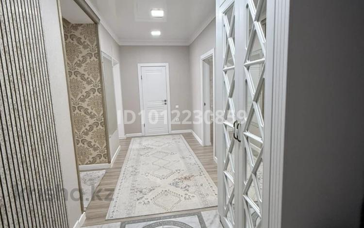 3-бөлмелі пәтер · 114 м² · 4/5 қабат, мкр. Алтын орда 17в, бағасы: 320 000 ₸ в Актобе — фото 2