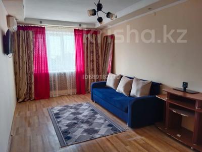 2-бөлмелі пәтер, 55 м², 4/4 қабат тәулігіне, Койгелди 182 — Таргу,Тигу,Журек,Цон,Нологовая,Цум,ДВД,Медколледж, бағасы: 10 000 〒 в Таразе