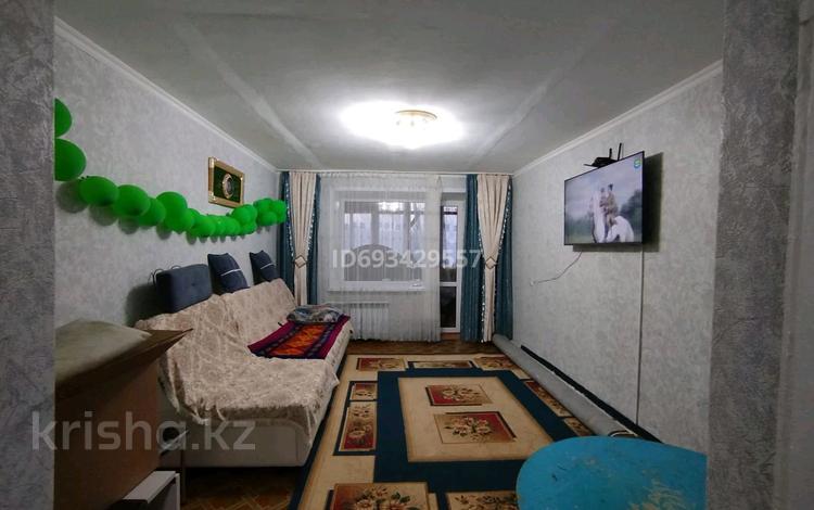 3-комнатная квартира, 59 м², 3/5 этаж, Жекибаева 147 за 14 млн 〒 в Караганде, Алихана Бокейханова р-н — фото 2