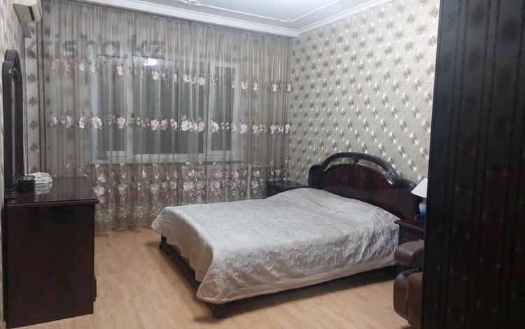 2-комнатная квартира, 67 м², 3/5 этаж помесячно, Богенбай батыра 313 за 250 000 〒 в Алматы, Алмалинский р-н — фото 2