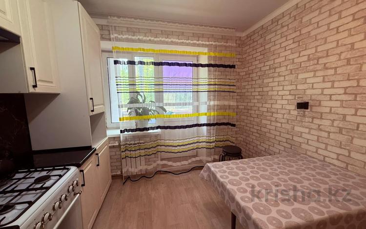 2-бөлмелі пәтер · 66 м² · 1/5 қабат, Тюленина 4, бағасы: 200 000 ₸ в Уральске — фото 2