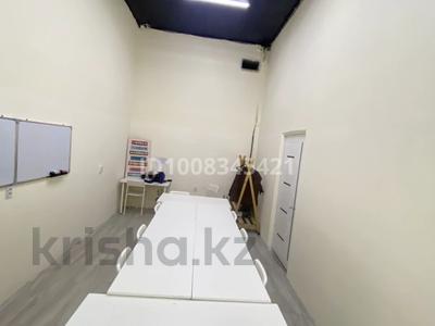 Офисы, образование, кабинеты и рабочие места · 18 м² за 200 000 ₸ в Астане, Есильский р-н