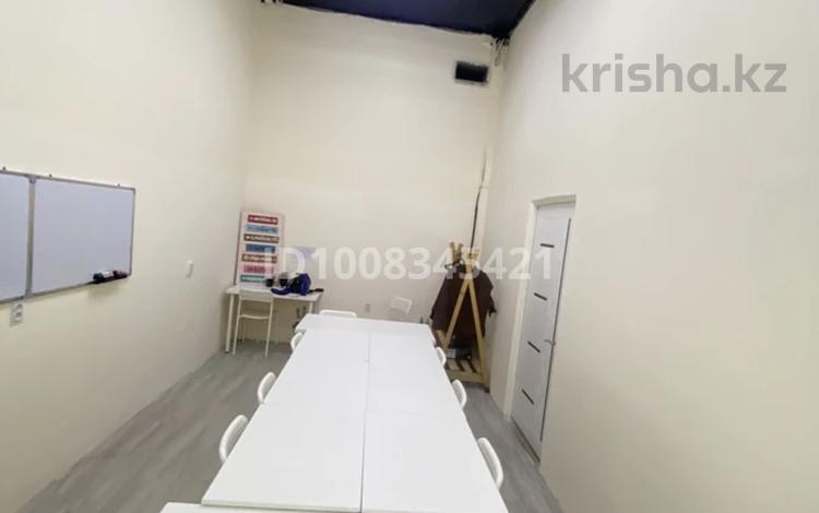 Офисы, образование, кабинеты и рабочие места · 18 м² за 200 000 ₸ в Астане, Есильский р-н — фото 2