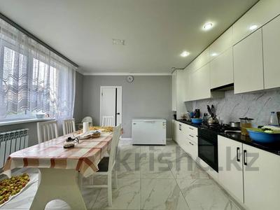 Отдельный дом · 5 комнат · 189 м² · 10 сот., Южный 201/1 за 54 млн 〒 в Мичуринское