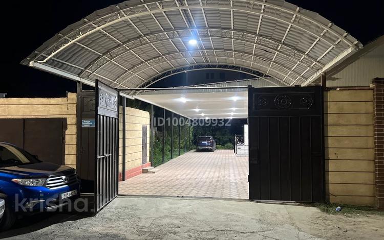 Дом · 5 комнат · 200 м², Сухамбаева 64 — Район телецентр за 70 000 〒 в Таразе — фото 2