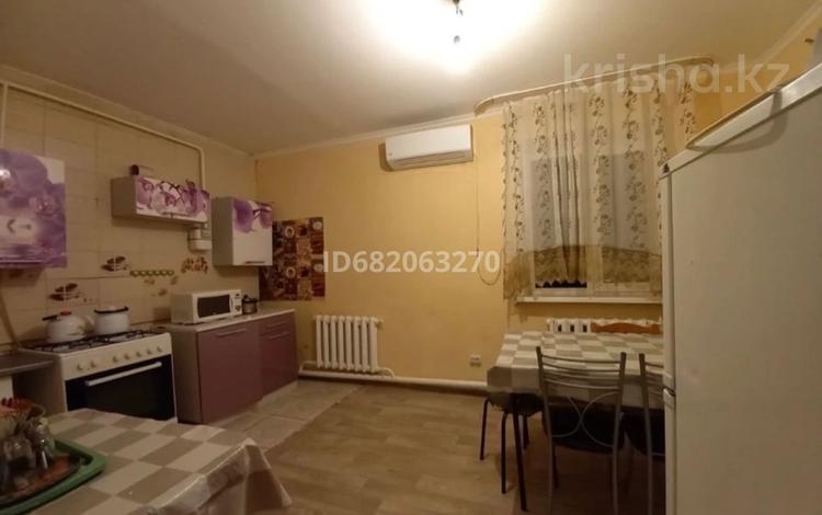 4-комнатный дом помесячно, 150 м², 10 сот., Строительная 38 за 130 000 〒 в Геолог — фото 2