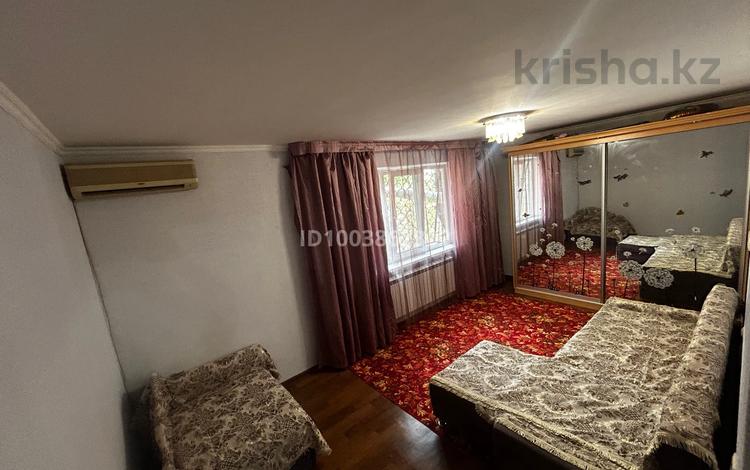 1-комнатная квартира · 37 м² · 1/5 этаж, мкр №6 за 240 000 〒 в Алматы, Ауэзовский р-н — фото 2