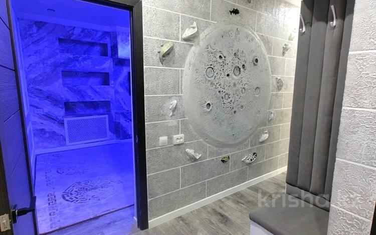 2-бөлмелі пәтер · 40 м² · 1/5 қабат, мкр Жайлау 9 — Микрорайон Мынбулак Кайкармет базар парк брак и семья, шестоковича Тараз-Арена, Тауке хана, бағасы: 13 000 ₸ — фото 2