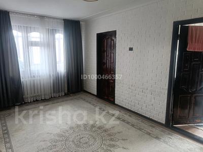 4-комнатная квартира · 61.9 м² · 5/5 этаж, Ихсанова 87/1 за 17.5 млн 〒 в Уральске, мкр Школьник