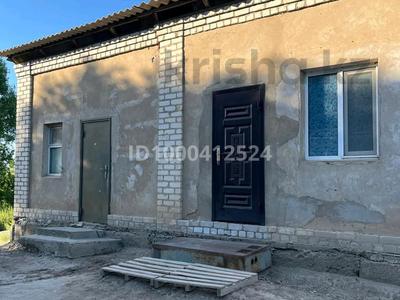 Продажа домов и дачи в Кызылординской обл.: Отдельный дом · 8 комнат · 168 м² · 15 сот., Тәжібай Тышқанбаев 30 за 8 млн 〒 Отдельный дом · 8 комнат · 168 м² · 15 сот., Тәжібай Тышқанбаев 30 за 8 млн 〒 в