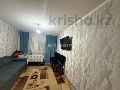 1-комнатная квартира · 36 м² · 1/5 этаж, Майкудук, 12й микрорайон 37 за 10 000 〒 в Караганде, Алихана Бокейханова р-н