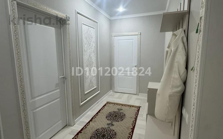 1-комнатная квартира · 70 м² · 1/5 этаж, 38-й мкр 6 за 2 500 ₸ в Актау — фото 2