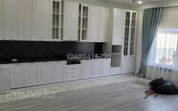 Отдельный дом · 5 комнат · 250 м² · 8 сот., Акжар, Ақжар 2 20 — 22 за 40 млн 〒 в Атырау — фото 3