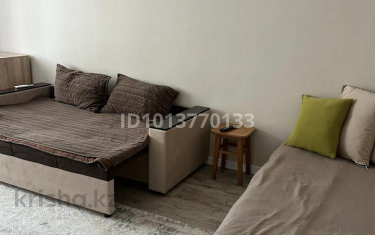1-комнатная квартира · 34 м² · 3/5 этаж, мкр 4 17 — Абулхаирхана за 2 000 ₸ в Уральске — фото 3