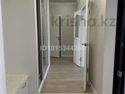 2-бөлмелі пәтер · 60 м² · 4/5 қабат, Алтын орда ш/а., Молдагуловой 57Д — Сбоку гипермаркет Дина, бағасы: 33 млн ₸ в Актобе, мкр. Алтын орда