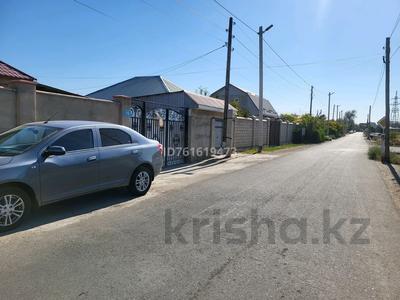 Отдельный дом · 4 комнаты · 90 м² · 8 сот., Барбола Токтыкожаулы 16 — Возле Мечети на Военторг за 27 млн 〒 в Таразе