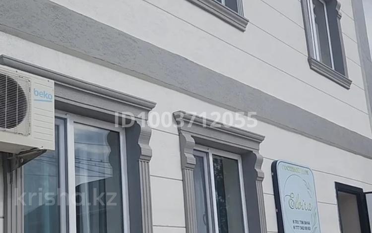 Дом · 7 комнат · 300 м², Аубакирова 33 — Панфилова за 50 000 〒 в  — фото 19