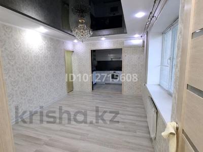 3-бөлмелі пәтер · 54 м² · 4/5 қабат, Самал, бағасы: 25 млн ₸ в Талдыкоргане, мкр Самал