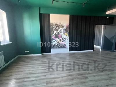 2-бөлмелі пәтер · 98 м² · 9/10 қабат, Махамбета Утемисова 125Б, бағасы: 320 000 ₸ в Атырау