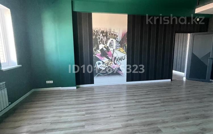 2-бөлмелі пәтер · 98 м² · 9/10 қабат, Махамбета Утемисова 125Б, бағасы: 320 000 ₸ в Атырау — фото 2