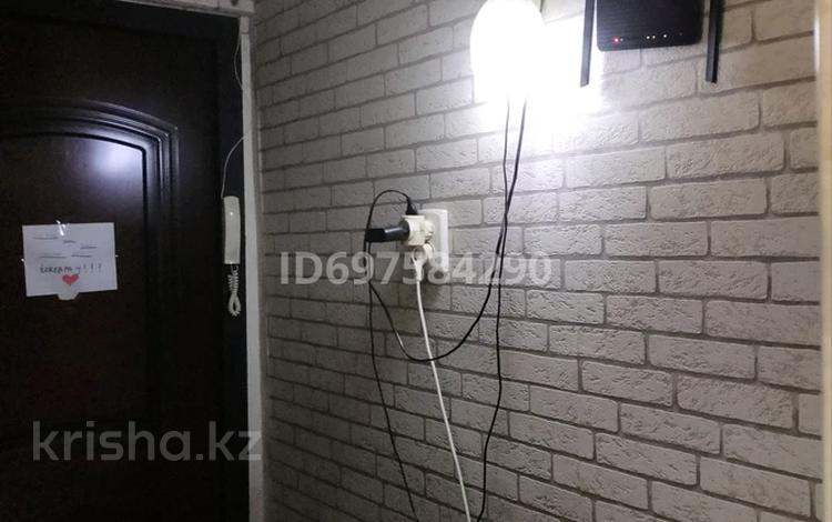2-бөлмелі пәтер · 45.7 м² · 5/5 қабат, Мкр. Самал 32 — 39 школа-гимназия, бағасы: 11.5 млн ₸ в Таразе — фото 2