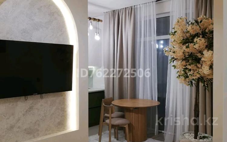 1-комнатная квартира · 43 м² · 10/12 этаж, Мухамедханова 4/2 — Ханшатыр за 400 000 ₸ в Астане, Есильский р-н — фото 2