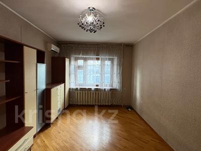 2-бөлмелі пәтер · 55 м² · 2/5 қабат, Есенова 3 — Макатаева, бағасы: 39 млн ₸ в Алматы, Медеуский р-н