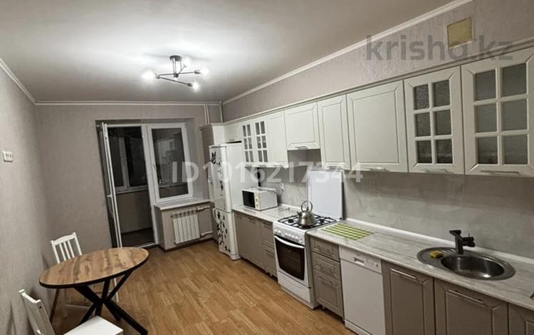 1-комнатная квартира · 50 м² · 2/5 этаж, мкр Строитель 16/2 — С.датова и шолохова за 180 000 ₸ в Уральске — фото 2