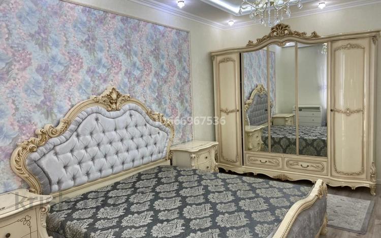 2-бөлмелі пәтер · 80 м² · 4/8 қабат, мкр Центральный, Валиханова 13блокА, бағасы: 350 000 〒 в Атырау — фото 2