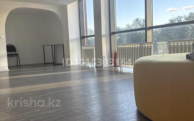 Офисы, образование, конференц-залы, кабинеты и рабочие места · 80 м² за 400 000 ₸ в Астане, Есильский р-н — фото 2