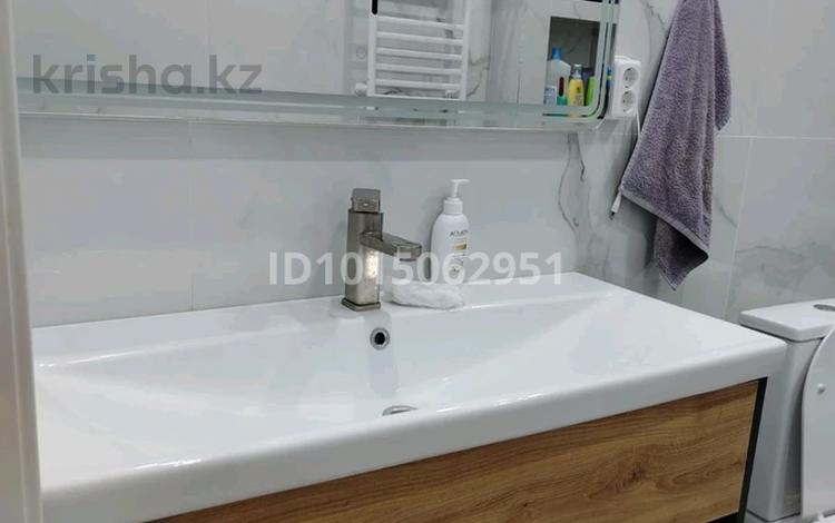 3-бөлмелі пәтер · 105 м² · 3/5 қабат, Ескі аэропорт ш/а., Сырым Датова 56/1, бағасы: 45.5 млн ₸ в Уральске, мкр Старый Аэропорт — фото 2