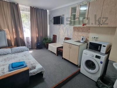1-комнатная квартира, 18 м², 1/4 этаж посуточно, мкр №3 39Б за 9 000 〒 в Алматы, Ауэзовский р-н
