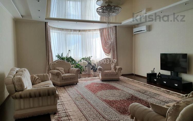 5-комнатная квартира · 270 м² · 10/11 этаж, Сатпаева 336 за 1.2 млн 〒 в Павлодаре — фото 2