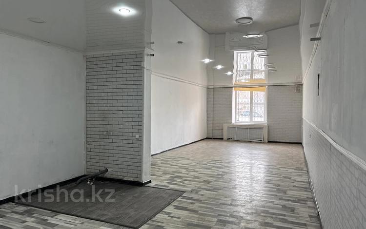 Офисы, магазины и бутики, азс, автосервисы и автомойки, салоны красоты, медцентры и аптеки, образование · 90 м² за 260 000 〒 в Уральске — фото 2