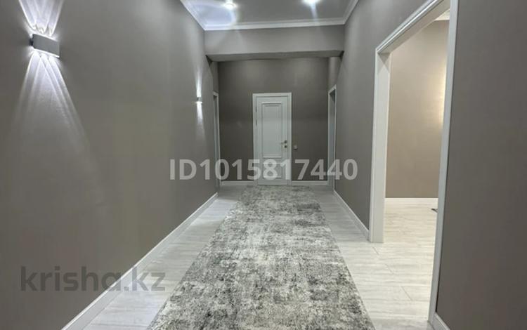 3-бөлмелі пәтер · 105 м² · 3/6 қабат, Кабанбай батыра 75а, бағасы: 300 000 ₸ в Астане, Есильский р-н — фото 2