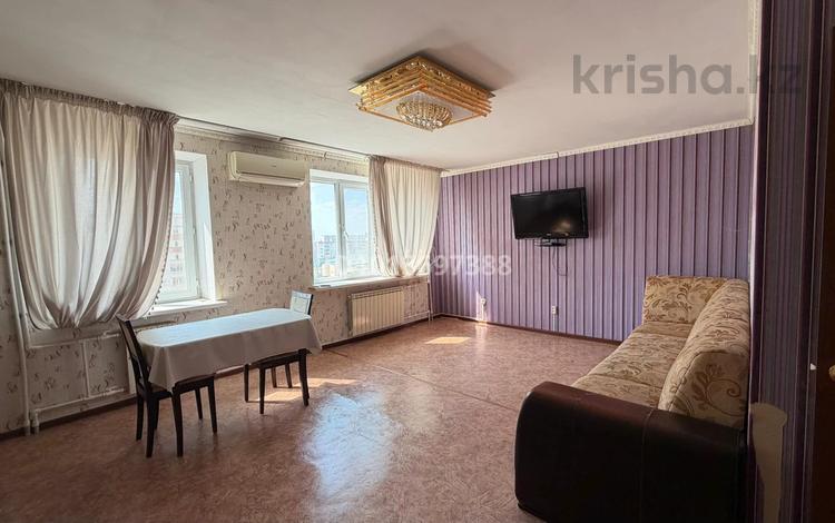 3-комнатная квартира · 67 м² · 8/9 этаж, мкр 12 45 за 143 000 ₸ в Актобе — фото 2