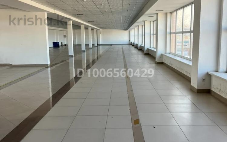 Свободное назначение, офисы, склады, общепит, салоны красоты, фитнес и спорт, медцентры и аптеки, образование, развлечения, конференц-залы, кабинеты и рабочие места, студии · 700 м² за 1.4 млн 〒 в Караганде, Казыбек би р-н — фото 2